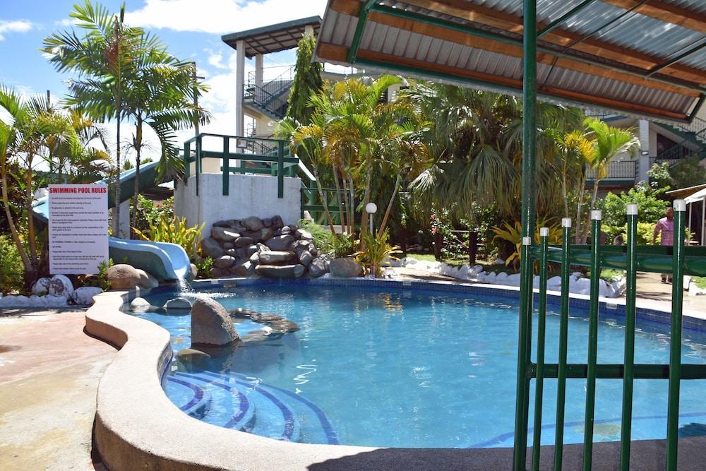 Grand Melanesian Hotel Нади Екстериор снимка